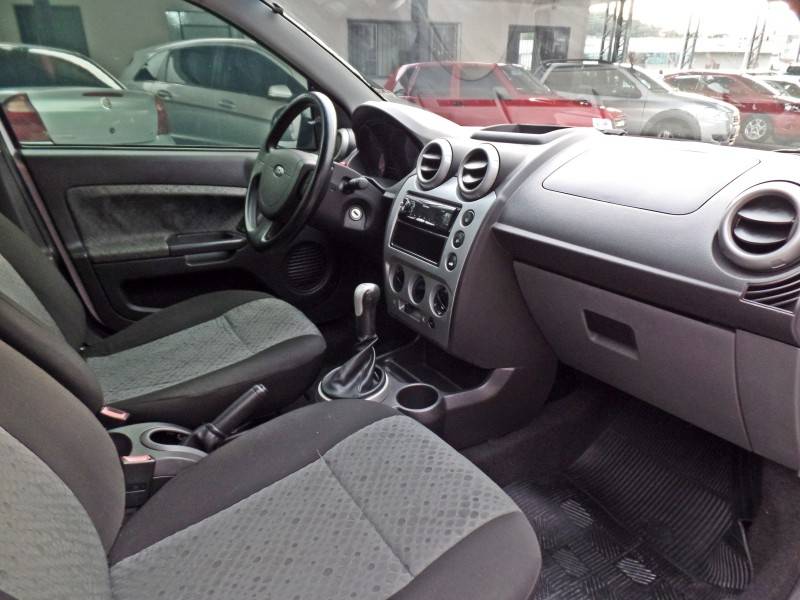 FORD - FIESTA - 2013/2014 - Branca - R$ 37.800,00