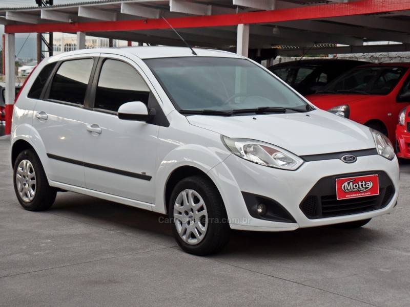 FORD - FIESTA - 2013/2014 - Branca - R$ 37.800,00