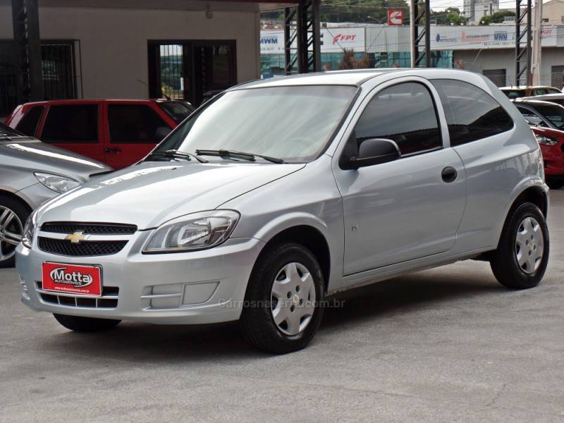 CHEVROLET - CELTA - 2011/2012 - Prata - R$ 23.900,00