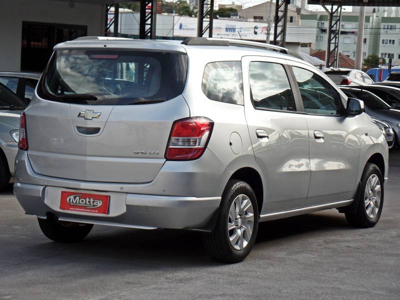 CHEVROLET - SPIN - 2012/2013 - Prata - R$ 52.800,00